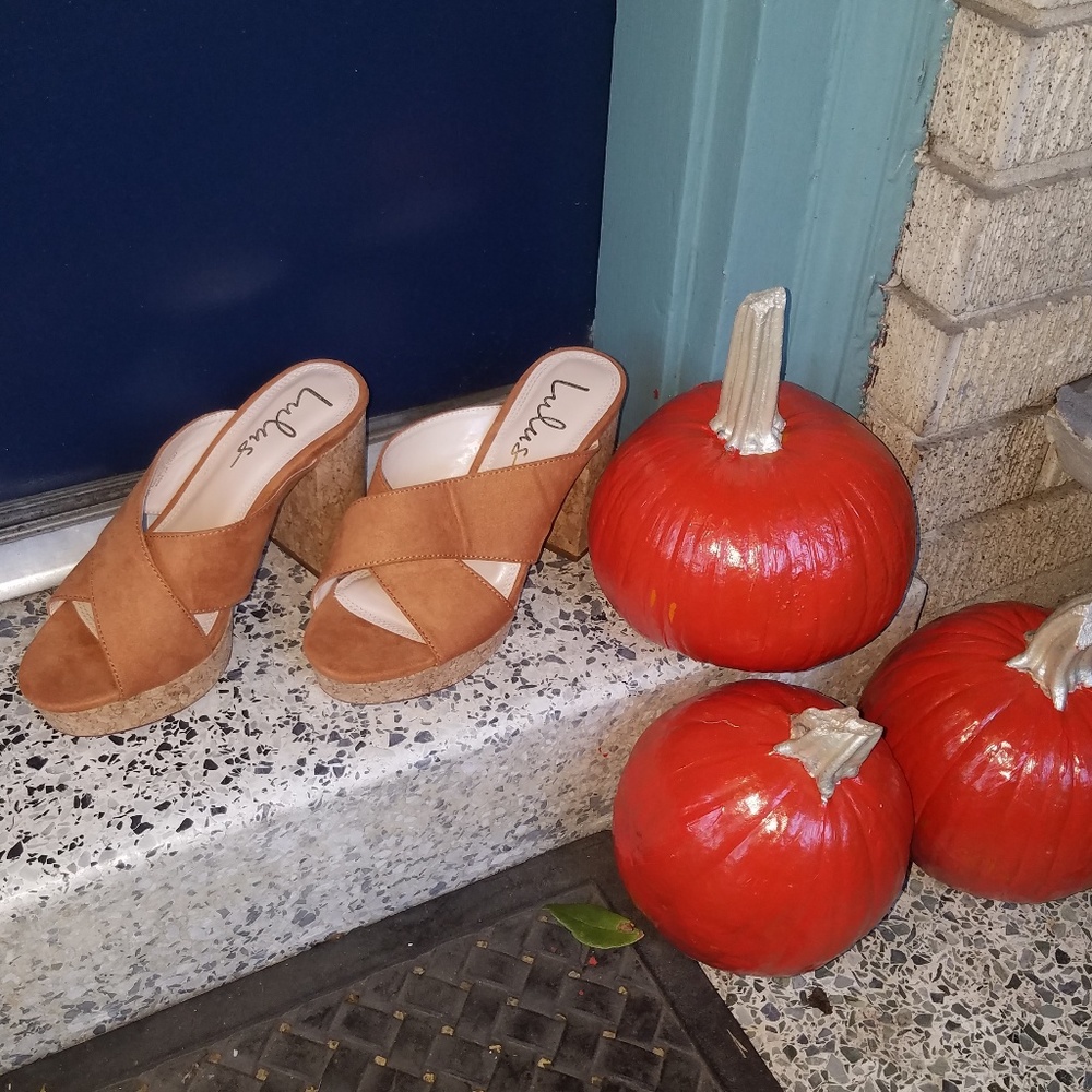 2/$25 HUGE SALE Lulus Camel Colored Cork Heels